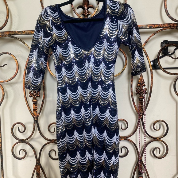 Macy’s scalloped mini dress - Picture 3 of 3